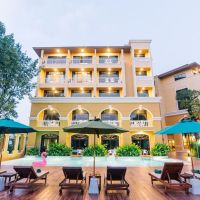 pineapple hotel (ex. hula anana hotel)