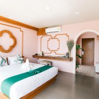 pineapple hotel (ex. hula anana hotel)