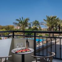 petousis hotel & suites