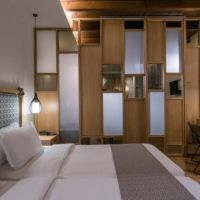 petousis hotel & suites