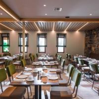 petousis hotel & suites