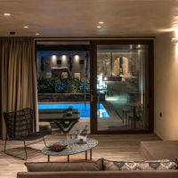 petousis hotel & suites