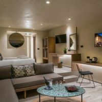 petousis hotel & suites