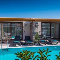 petousis hotel & suites