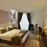 side crown serenity hotel