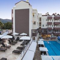 Comet Deluxe Hotel