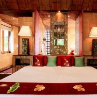 mom tri's villa royale
