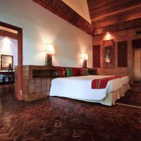 mom tri's villa royale