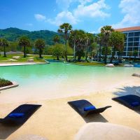 naithonburi beach resort