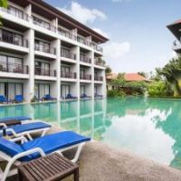 d varee mai khao beach