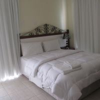 mackenzie beach hotel & apartments