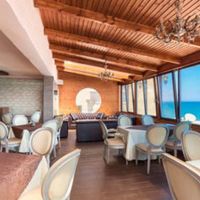 mackenzie beach hotel & apartments
