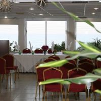 mackenzie beach hotel & apartments