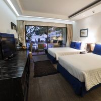 boathouse phuket (ex. mom tri's boathouse)