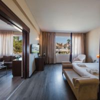 napa plaza 4+