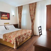triana hotel 3 *