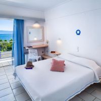 grand blue hotel eretria