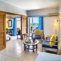 grand blue hotel eretria
