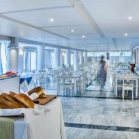 grand blue hotel eretria