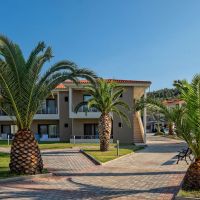 lagomandra beach & suites