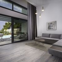 lagomandra beach & suites
