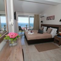 yannis hotel