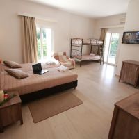 yannis hotel
