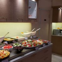 yannis hotel