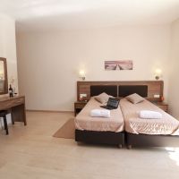 yannis hotel