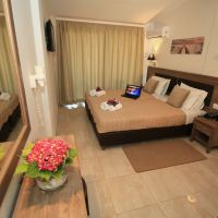 yannis hotel