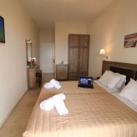 yannis hotel