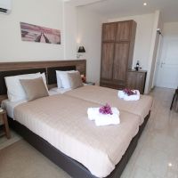 yannis hotel