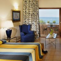 aquila rithymna beach