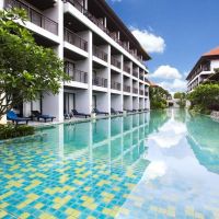 d varee mai khao beach