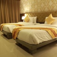 hemingway's silk hotel