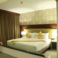hemingway's silk hotel