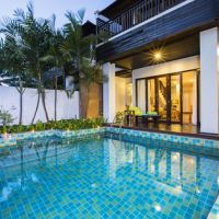 d varee mai khao beach