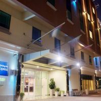 holiday inn express safa park