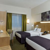 holiday inn express safa park