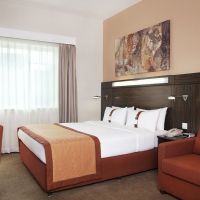 holiday inn express safa park