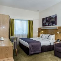 holiday inn express safa park