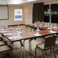 holiday inn express dubai airport