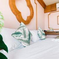 pineapple hotel (ex. hula anana hotel)