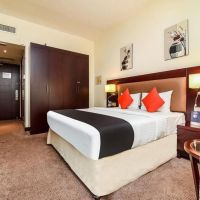 landmark summit hotel