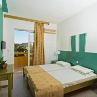 trianta hotel apartments
