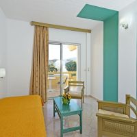trianta hotel apartments